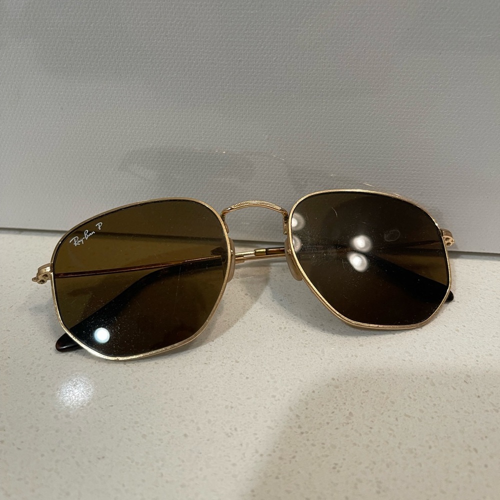 RAY-BAN Gold Rim Aviator Sunglasses (gently worn). Excellent condition!
